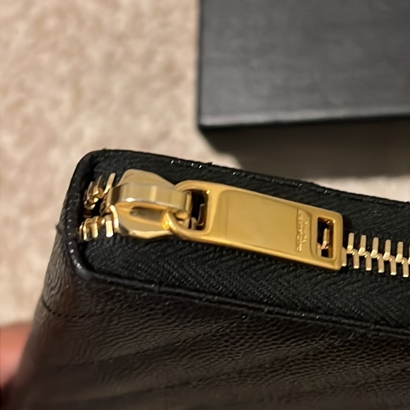 SAINT LAURENT CASSANDRE MATELASSÉ ZIP AROUND WALLET - Picture 15 of 16